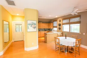 Honeymoon Suite: Gorgeous Loft with Kitchen - Image 2