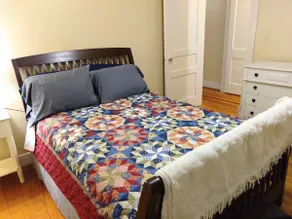 Cozy Family House – Free Parking near Downtown - Image 2