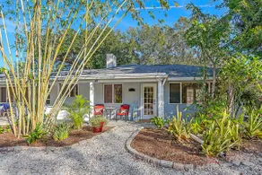 Tropical Retreat w/ charming garden near downtown. - Image 3