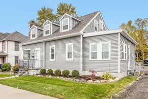 2-Bedroom Lakefront Retreat on Walled Lake - Image 5