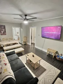 Splendid Summer Hill Home Away From Home - Image 3
