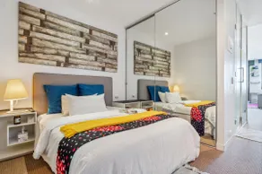 Stylish Beachside Studio | Walk to Beach - Image 5
