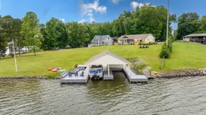 Lake-front, Views, Hot tub, Large Dock, Casino - Image 2
