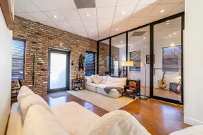 Chic House near the Grove - Image 2