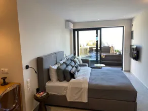 Luxury Suite with a queens double bed stunning sea vews and private Jacuzzi - Image 4