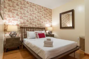 Comfortable 1BR near Downtown - Image 2