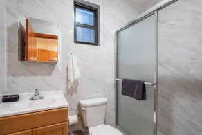 Comfortable 1BR near Downtown - Image 3