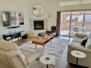 The Desert Moon- A luxurious retreat w/ amazing patio, shuffleboard, EV charger - Image 2
