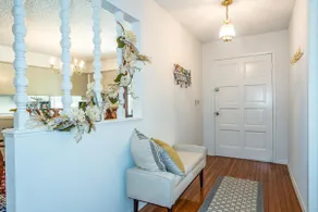 Spacious 3BR Home near Yosemite - Image 3