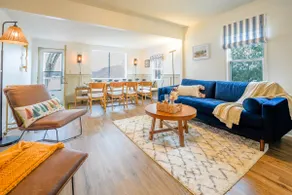 Cozy Modern Lake Cottage 3 baths and Pet Friendly - Image 2
