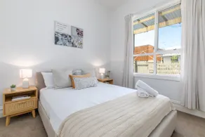 Cosy 2 bedroom house - Image 4