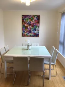 12 minutes to Melbourne Airport, 5 bedrooms house - Image 3