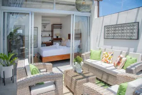 Modern 1BR PH Apt w/Pool, Beach - Image 3