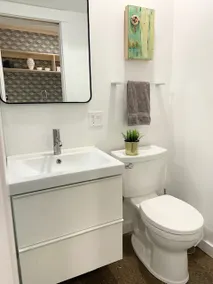 Private Full Height Suite Near TTC - Salem Gallery - Image 5