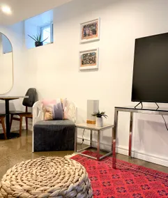 Private Full Height Suite Near TTC - Salem Gallery - Image 3