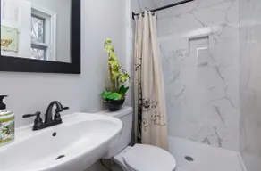 Spacious home with Hot tub, sleeps 8 - Image 5
