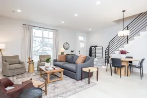 Free Golf Cart! Luxe Townhome Near Grand Park! - Image 2