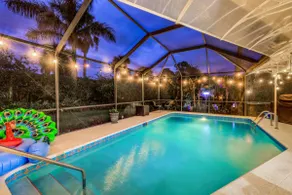Coastal Getaway *Heated Pool *3 King Rooms - Image 2