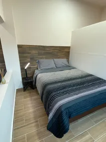 4 Queen beds & sofa bed. Garage. We invoice. - Image 2