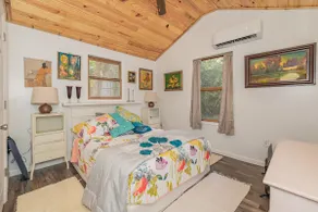 Lakefront 1BR Tiny House w porch - Image 2