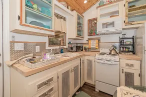 Lakefront 1BR Tiny House w porch - Image 4
