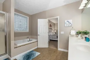 New! Large home in Great suburban neighborhood. - Image 5