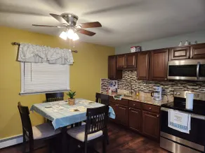Charming 2 Bedroom Home Away From Home Apartment - Image 5