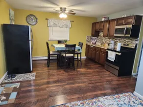 Charming 2 Bedroom Home Away From Home Apartment - Image 4
