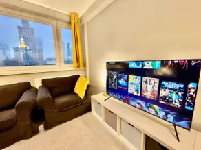 NEW GOLD 2 metro WiFi 70” TV Netflix HBO Disney+ - Image 5