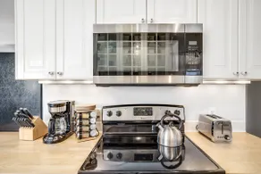 2 min walk to downtown Royal Oak, entire 3 BR home - Image 3