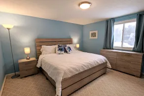 Quiet A2 Retreat: 3 Acres, Seats 12, 10 min to A2! - Image 5