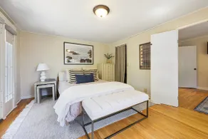Cozy University Heights Cottage - Image 2
