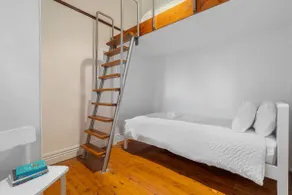 Charming 3 Bedroom Artist House in Mosman - Image 4