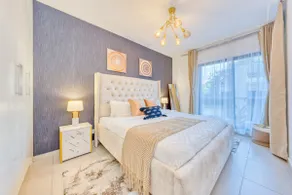 Pool, Gym, King Size Bed, Full Kitchen - Image 4