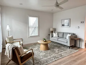Modern River Hill Apt A - Image 3