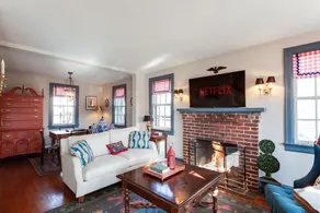 The Monroe - Free Parking + Backyard Retreat - Image 2