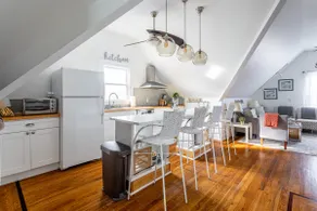 Modern and Spacious Home 5H/2B, Renovated Patio - Image 4