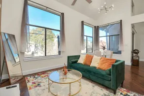3BR/3.5BA Three Story East Downtown TownHouse with view - Image 3