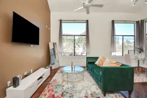 3BR/3.5BA Three Story East Downtown TownHouse with view - Image 4