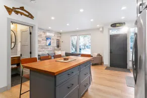 Contemporary and Cozy Cabin - Image 4