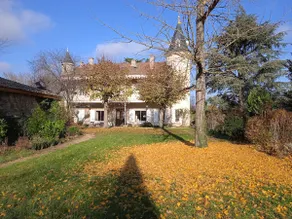 Quiet house with swimming pool surrounded by its park - Image 3