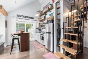 Storybook Cottage in the Champlain Islands - Image 5