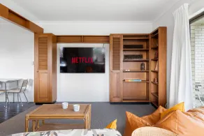 Fun Retro 2 Bedroom Apartment - Image 2