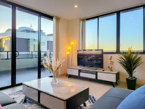 Spacious 3-Bed Penthouse with Perfect View - Image 3