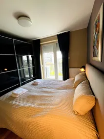 Cozy Modern Apartment with Free Parking - Image 4
