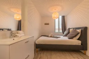 Large Atypical Downtown Apartment - Image 5