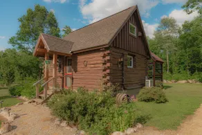 Log Cabin Getaway near Middlebury and Green Mtns - Image 5