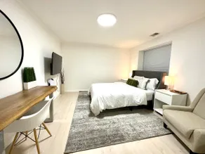 Spacious & Charming 2BR/1BA Unit - Image 2