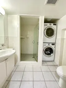Spacious & Charming 2BR/1BA Unit - Image 5