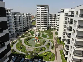Uptown Elegant Apartment - Image 3
